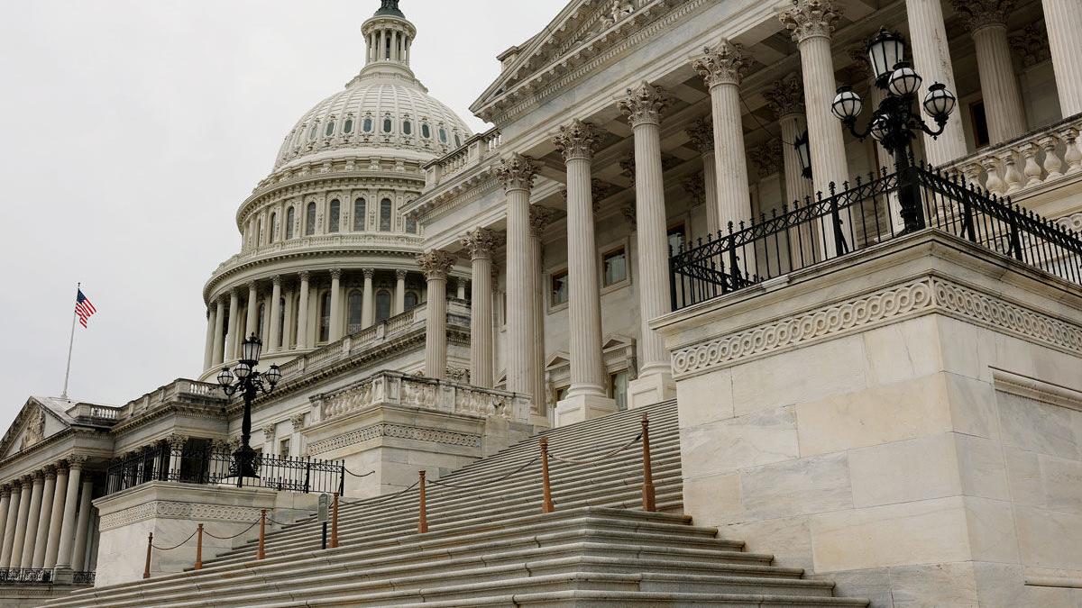 As congress fails to avoid shutdown, Trump seeks more mass layoffs